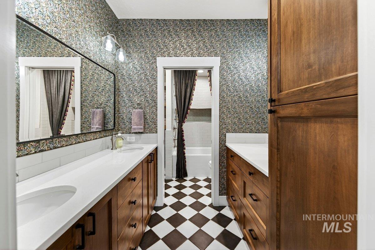 1013 E Rivers End Drive, Eagle, Idaho 83616-0000, 5 Bedrooms, 3.5 Bathrooms, Residential For Sale, Price $1,775,000,MLS 98979774