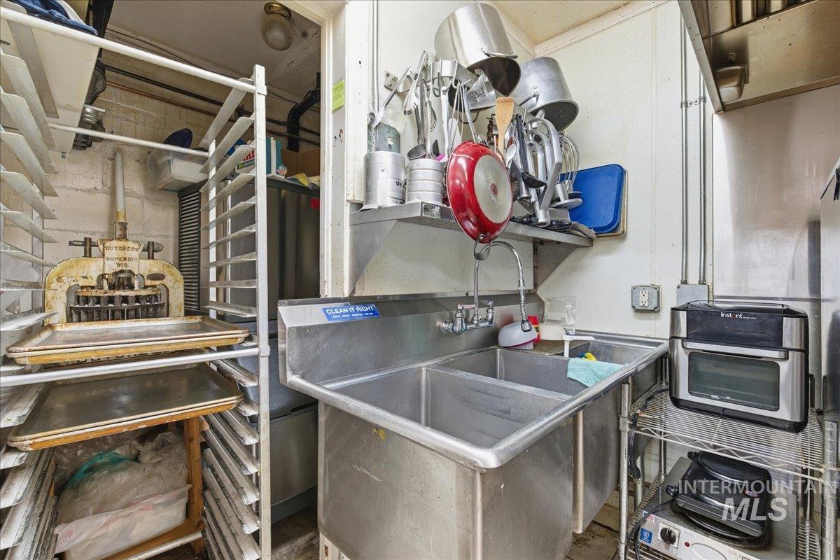 300 S Washington, Emmett, Idaho 83617, Business/Commercial For Sale, Price $340,000,MLS 98979778