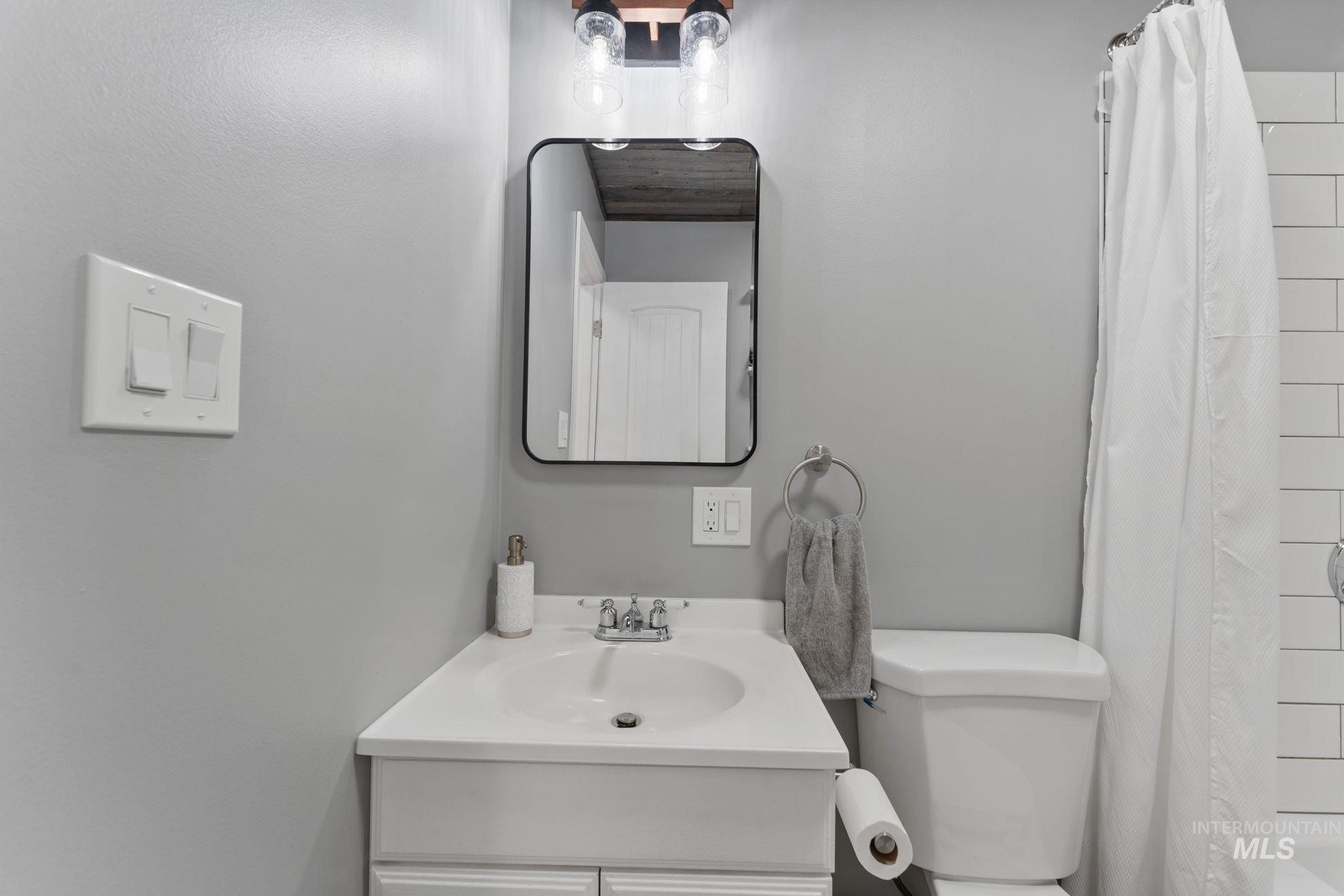 283 E Ave. B, Wendell, Idaho 83355, 2 Bedrooms, 1 Bathroom, Residential For Sale, Price $225,000, 98979780