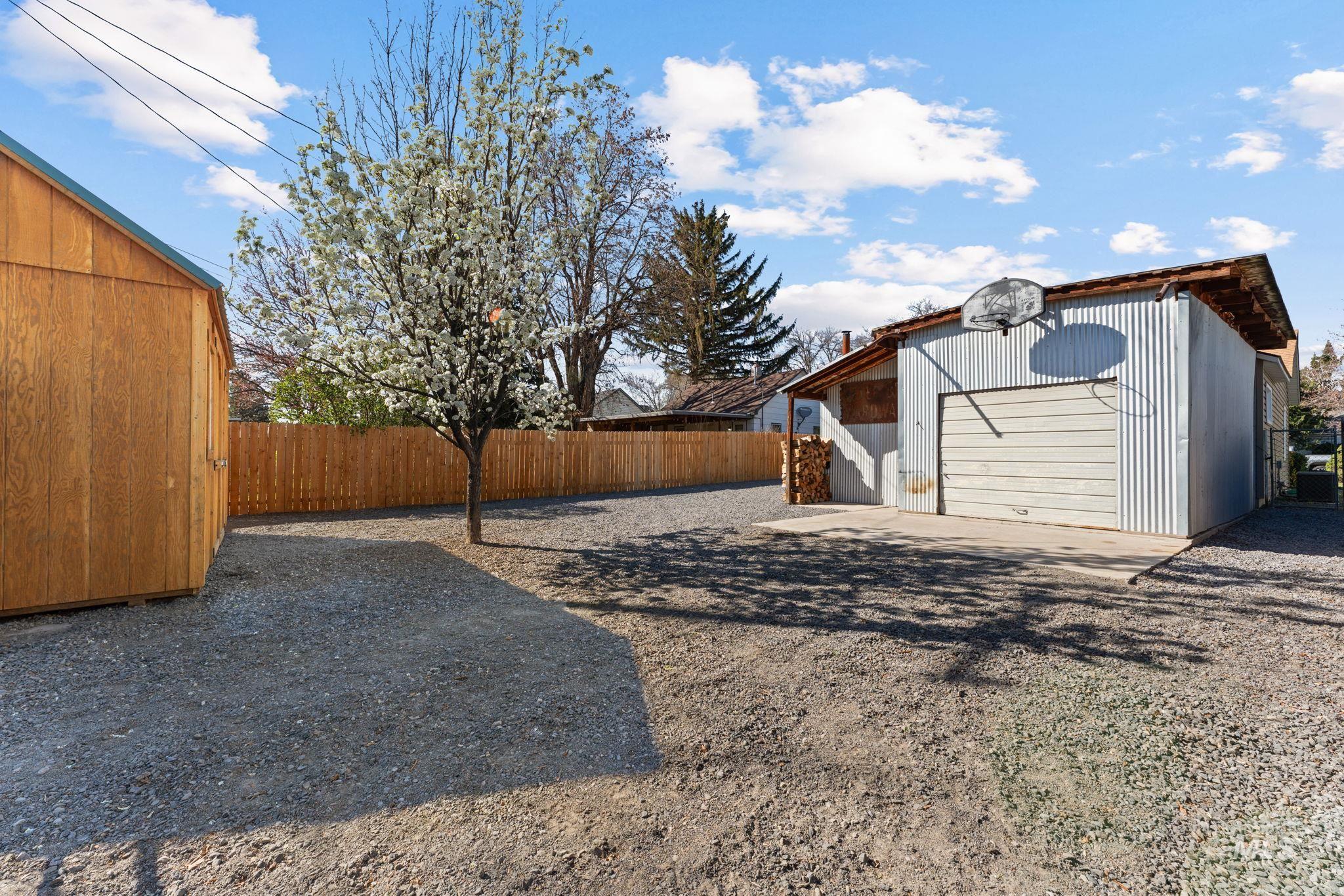 283 E Ave. B, Wendell, Idaho 83355, 2 Bedrooms, 1 Bathroom, Residential For Sale, Price $225,000, 98979780