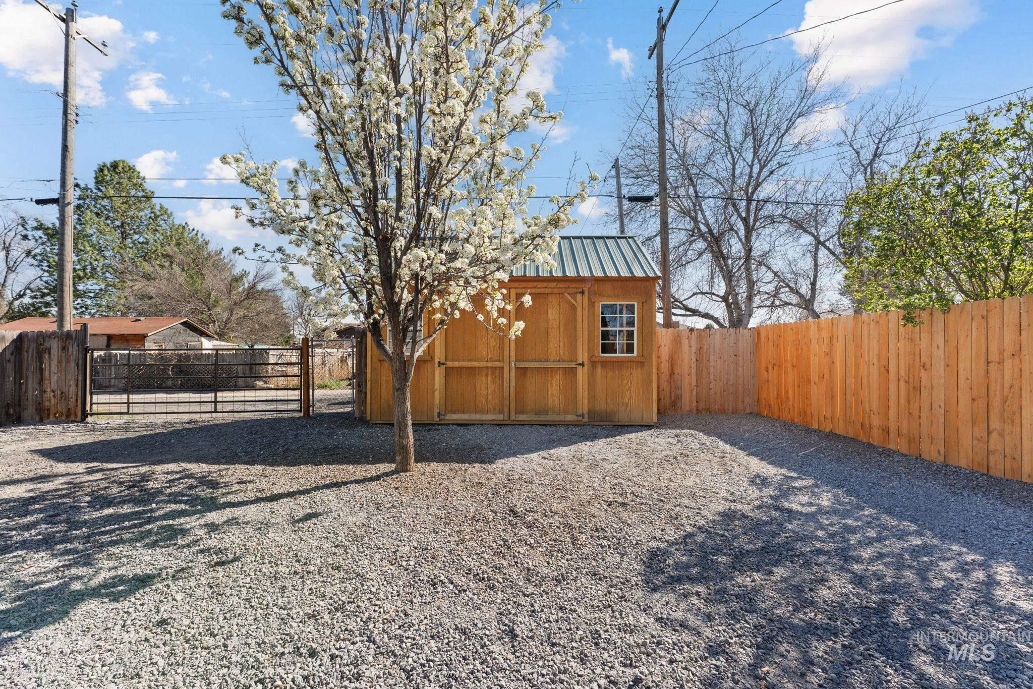 283 E Ave. B, Wendell, Idaho 83355, 2 Bedrooms, 1 Bathroom, Residential For Sale, Price $225,000, 98979780