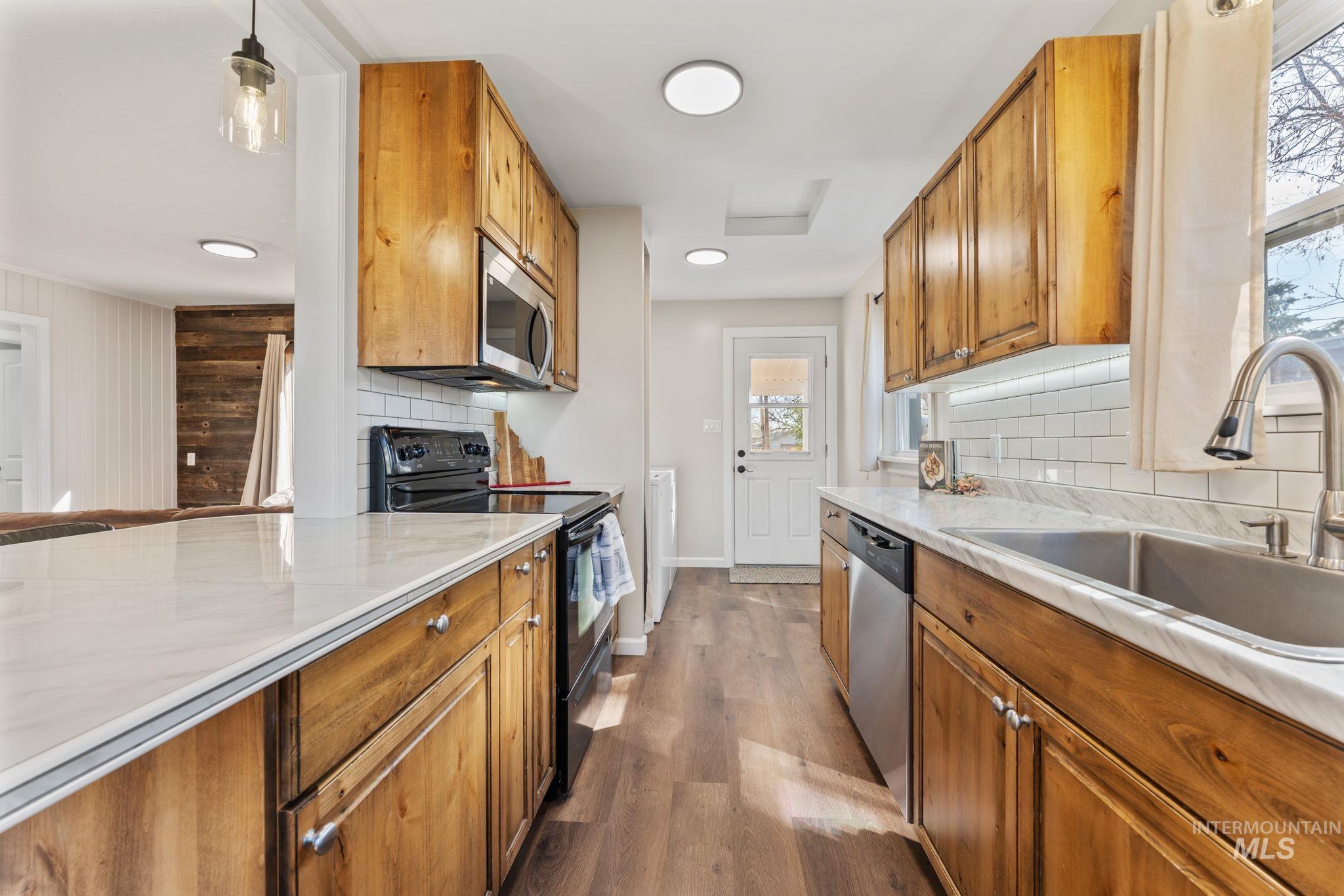 283 E Ave. B, Wendell, Idaho 83355, 2 Bedrooms, 1 Bathroom, Residential For Sale, Price $225,000, 98979780