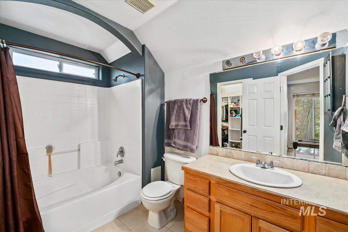 5943 S. Zither Avenue, Boise, Idaho 83709, 3 Bedrooms, 2.5 Bathrooms, Residential For Sale, Price $440,000, 98979782