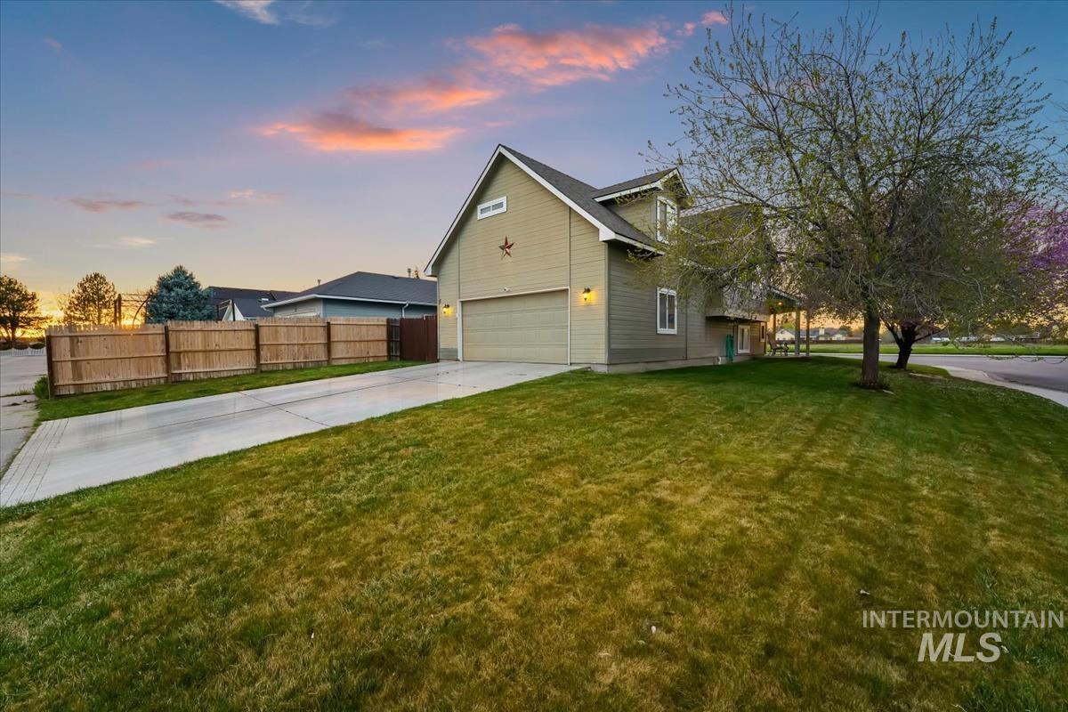 5943 S. Zither Avenue, Boise, Idaho 83709, 3 Bedrooms, 2.5 Bathrooms, Residential For Sale, Price $440,000, 98979782