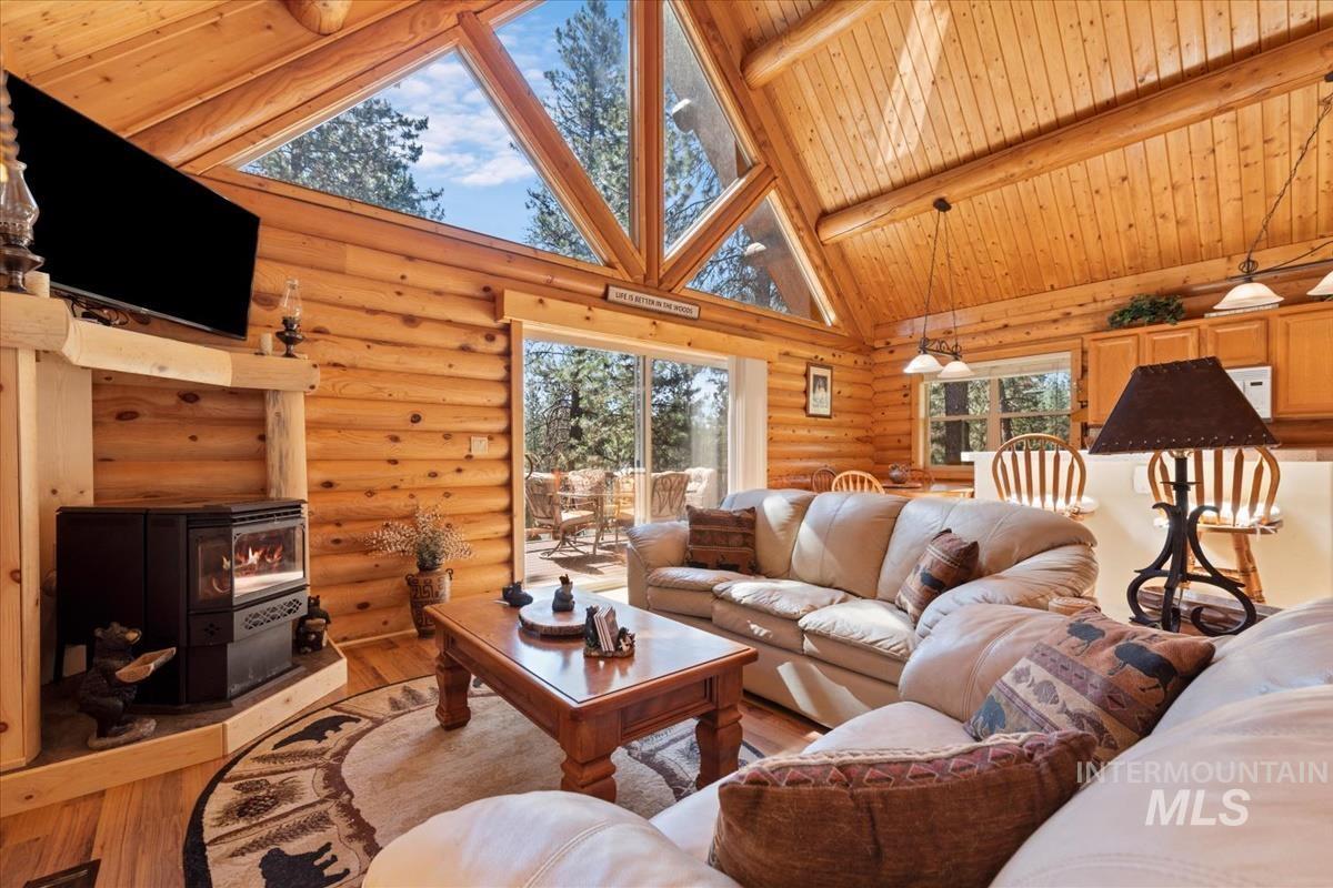 10 Elk Point Rd, Garden Valley, Idaho 83622, 3 Bedrooms, 2 Bathrooms, Residential For Sale, Price $565,000, 98979785