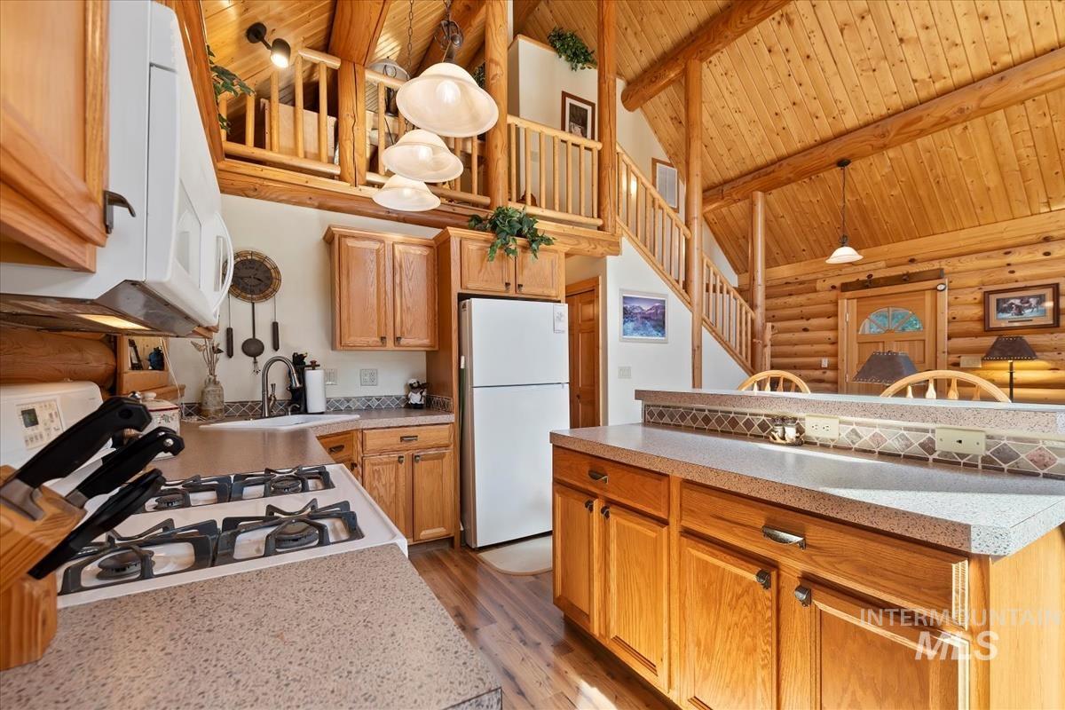 10 Elk Point Rd, Garden Valley, Idaho 83622, 3 Bedrooms, 2 Bathrooms, Residential For Sale, Price $565,000, 98979785