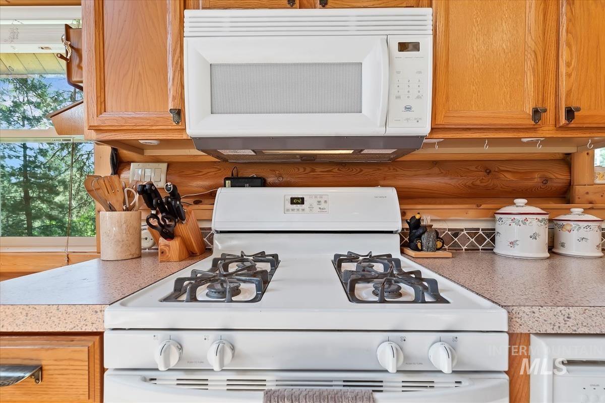 10 Elk Point Rd, Garden Valley, Idaho 83622, 3 Bedrooms, 2 Bathrooms, Residential For Sale, Price $565,000, 98979785