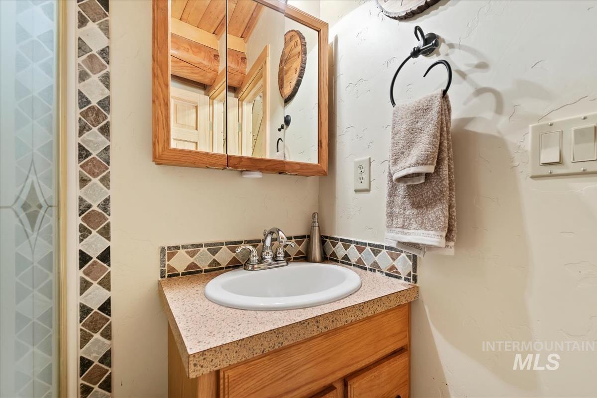 10 Elk Point Rd, Garden Valley, Idaho 83622, 3 Bedrooms, 2 Bathrooms, Residential For Sale, Price $565,000, 98979785