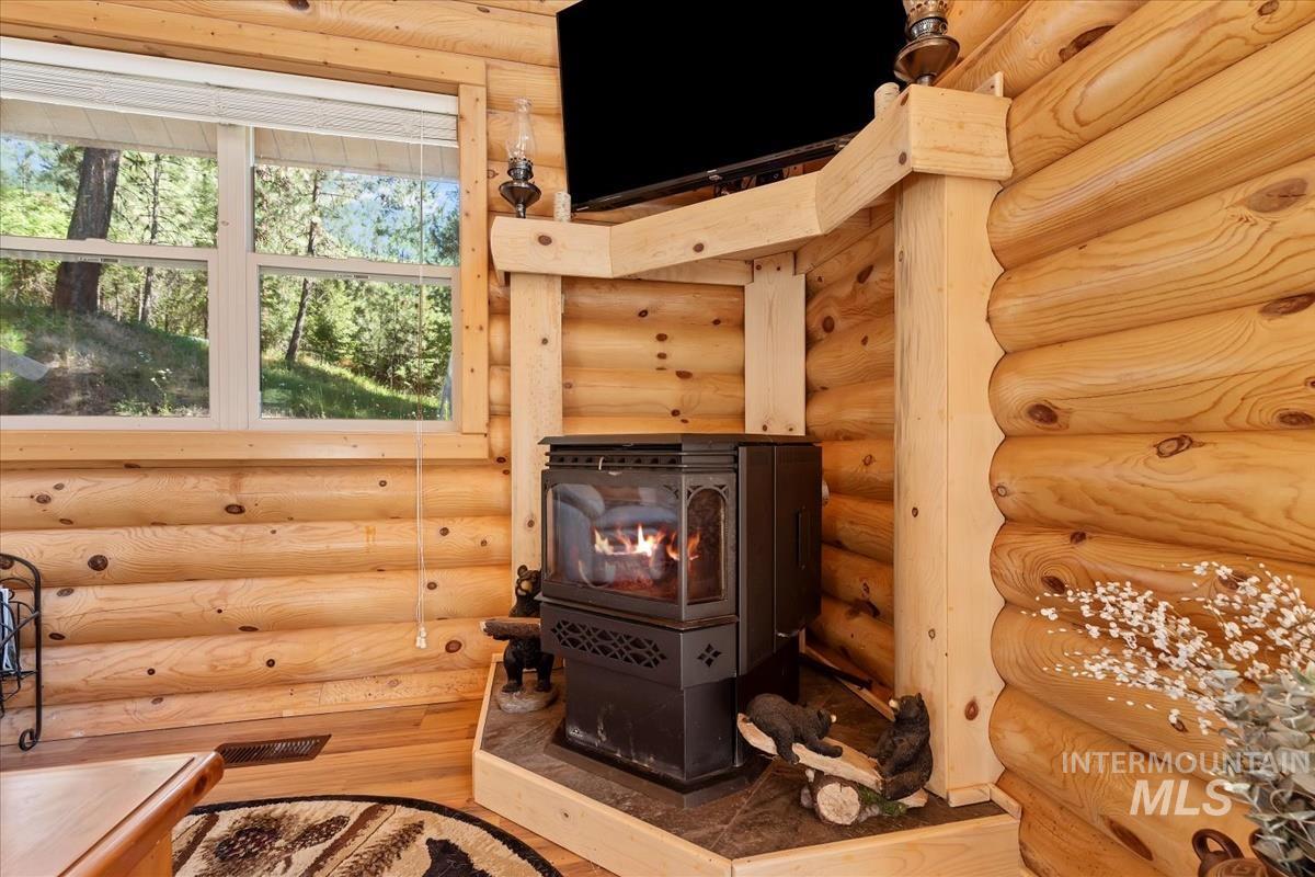 10 Elk Point Rd, Garden Valley, Idaho 83622, 3 Bedrooms, 2 Bathrooms, Residential For Sale, Price $565,000, 98979785