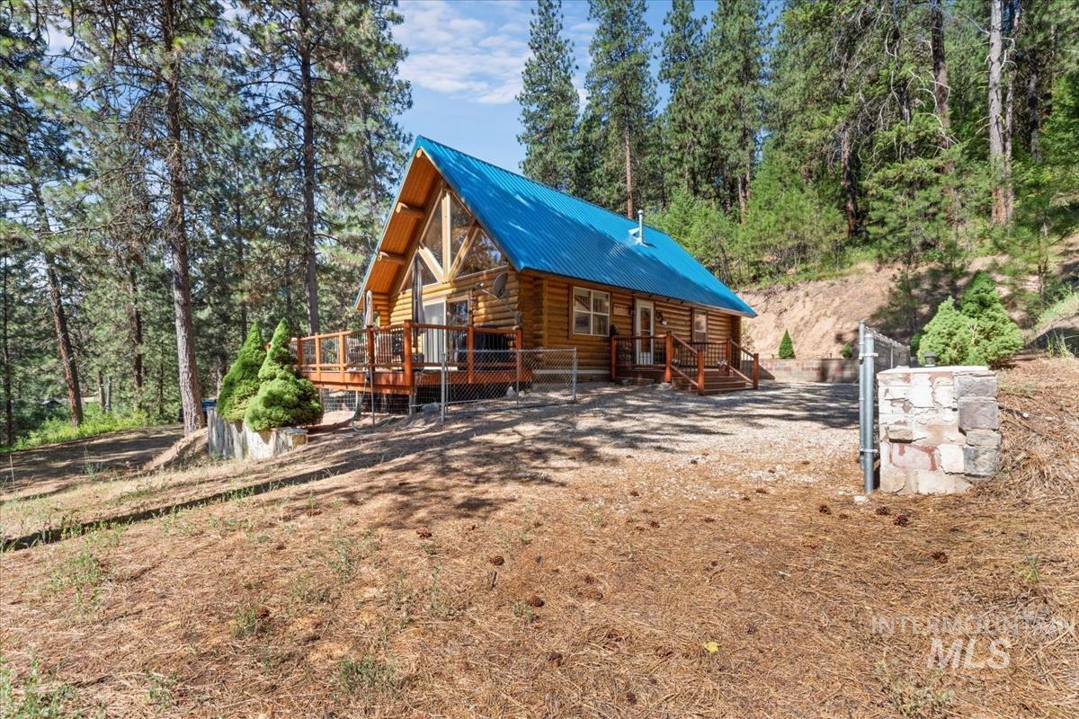 10 Elk Point Rd, Garden Valley, Idaho 83622, 3 Bedrooms, 2 Bathrooms, Residential For Sale, Price $565,000, 98979785