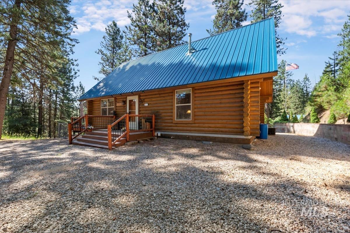 10 Elk Point Rd, Garden Valley, Idaho 83622, 3 Bedrooms, 2 Bathrooms, Residential For Sale, Price $565,000, 98979785