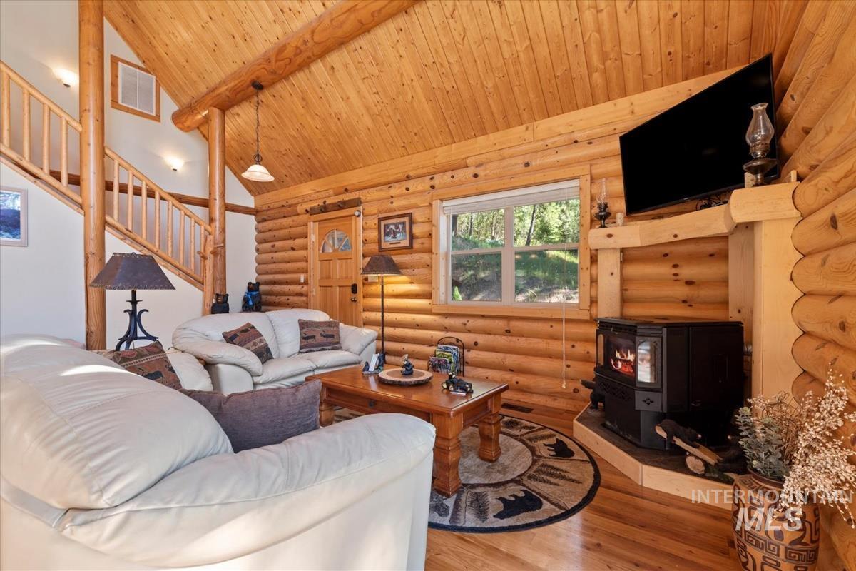 10 Elk Point Rd, Garden Valley, Idaho 83622, 3 Bedrooms, 2 Bathrooms, Residential For Sale, Price $565,000, 98979785