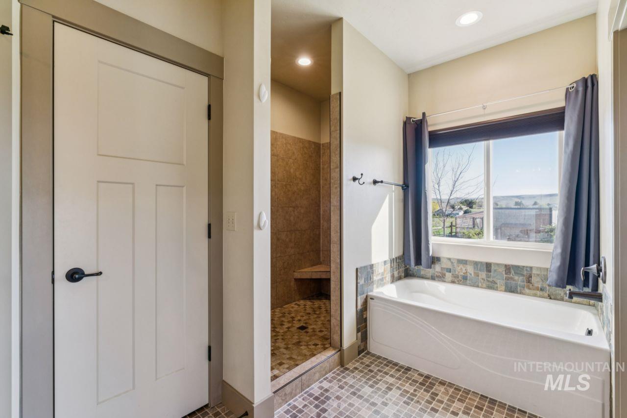 3011 Center Ave, Payette, Idaho 83661, 4 Bedrooms, 2.5 Bathrooms, Residential For Sale, Price $749,900,MLS 98979786