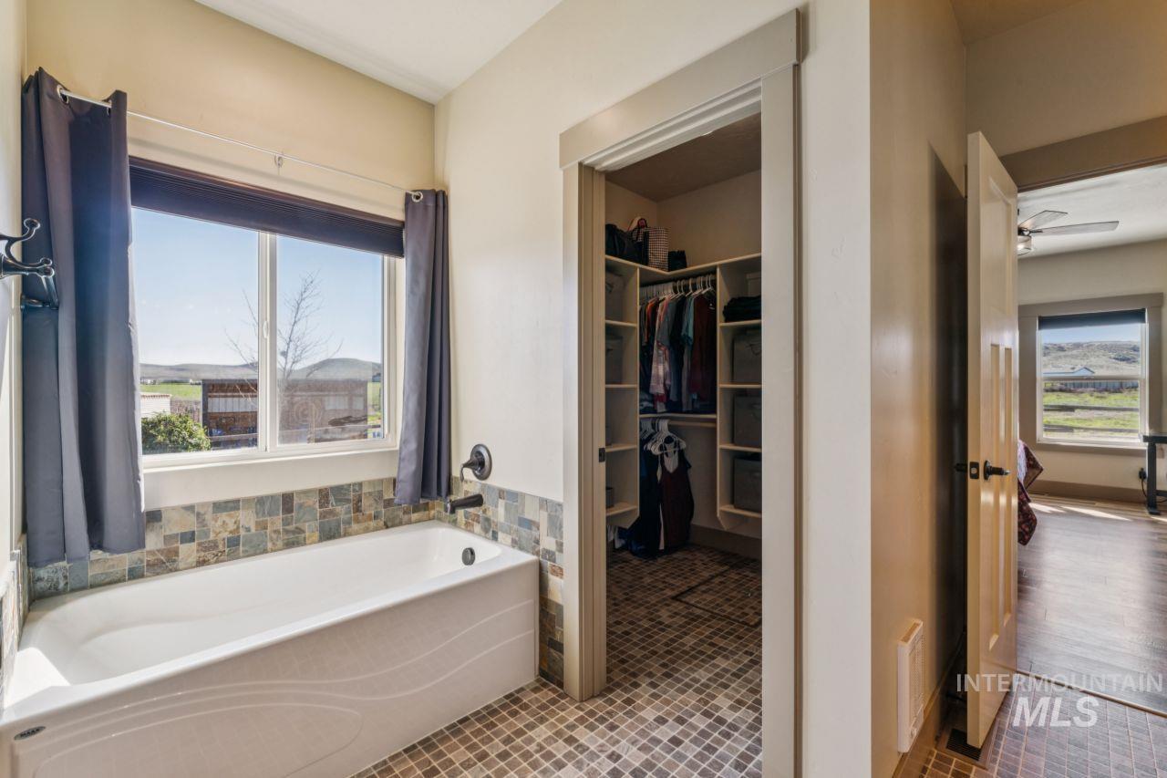 3011 Center Ave, Payette, Idaho 83661, 4 Bedrooms, 2.5 Bathrooms, Residential For Sale, Price $749,900,MLS 98979786