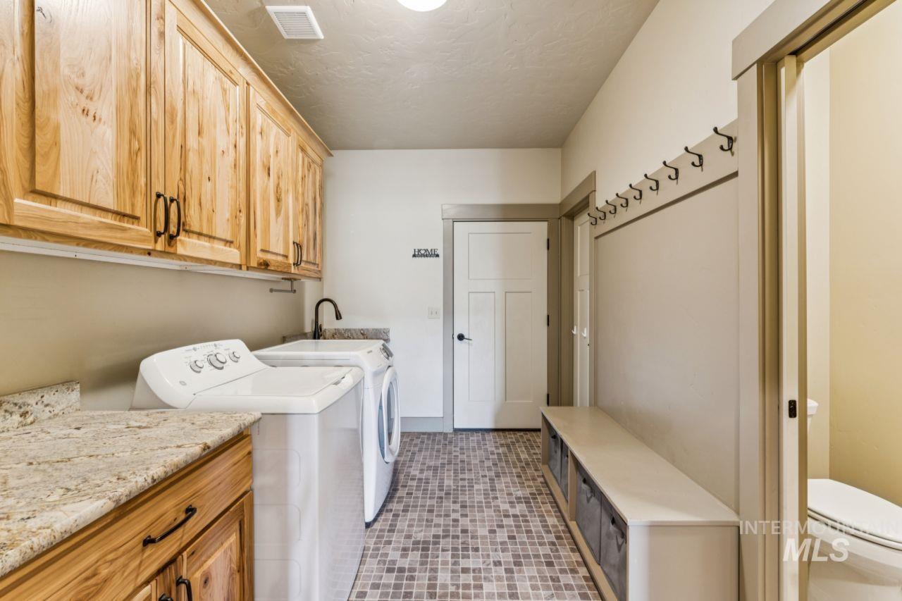 3011 Center Ave, Payette, Idaho 83661, 4 Bedrooms, 2.5 Bathrooms, Residential For Sale, Price $749,900,MLS 98979786