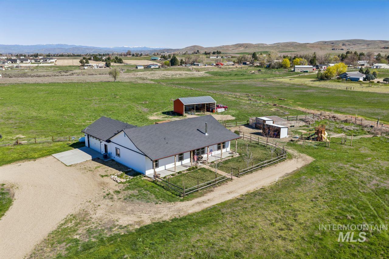 3011 Center Ave, Payette, Idaho 83661, 4 Bedrooms, 2.5 Bathrooms, Residential For Sale, Price $749,900,MLS 98979786