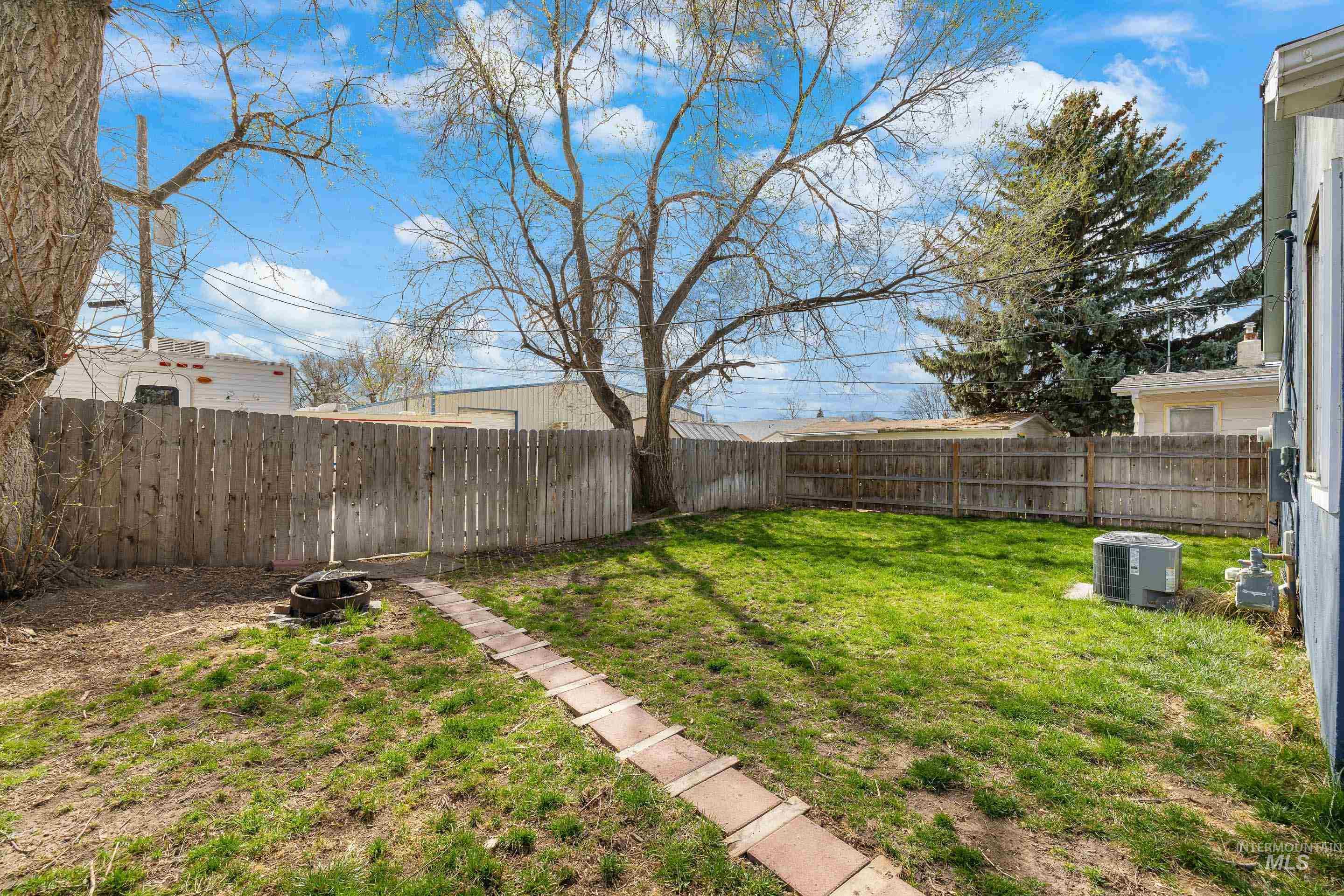 1265 E 4th N, Mountain Home, Idaho 83647-2902, 3 Bedrooms, 1 Bathroom, Residential For Sale, Price $274,990, 98979789