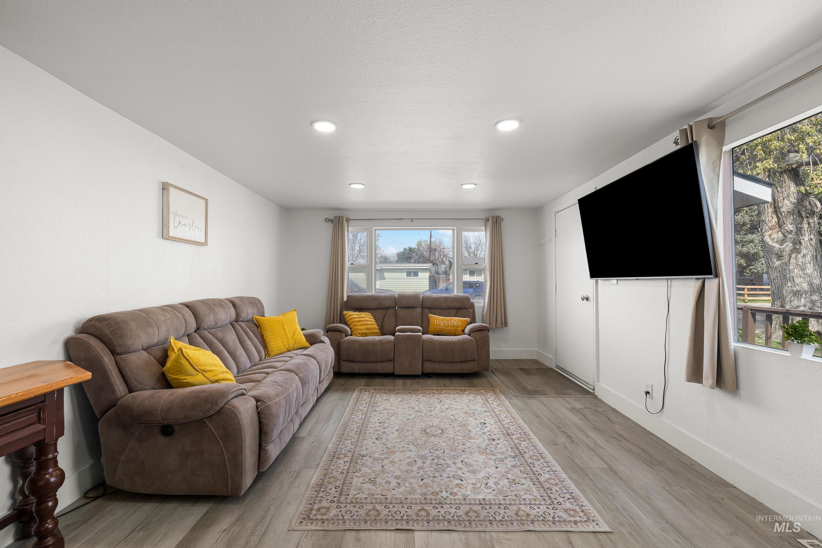 1265 E 4th N, Mountain Home, Idaho 83647-2902, 3 Bedrooms, 1 Bathroom, Residential For Sale, Price $274,990, 98979789