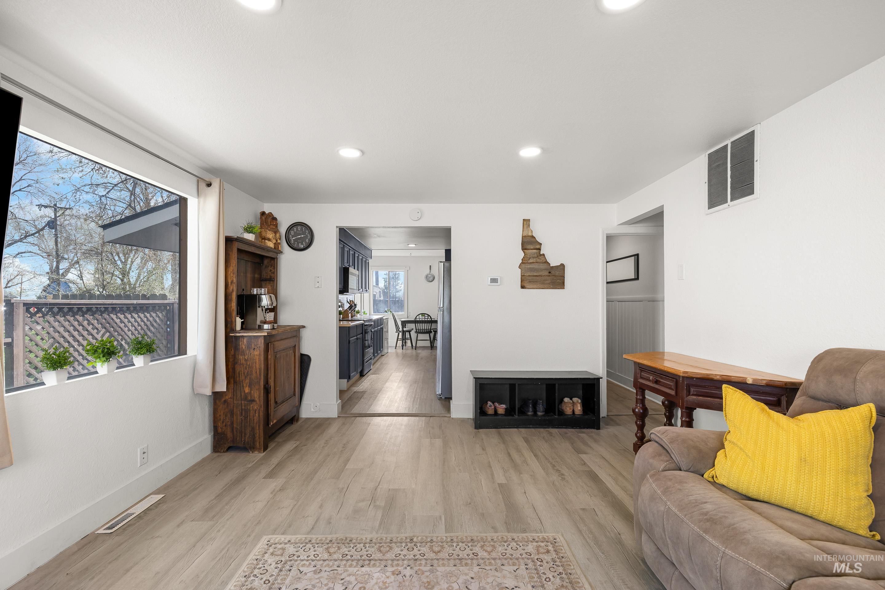 1265 E 4th N, Mountain Home, Idaho 83647-2902, 3 Bedrooms, 1 Bathroom, Residential For Sale, Price $274,990, 98979789