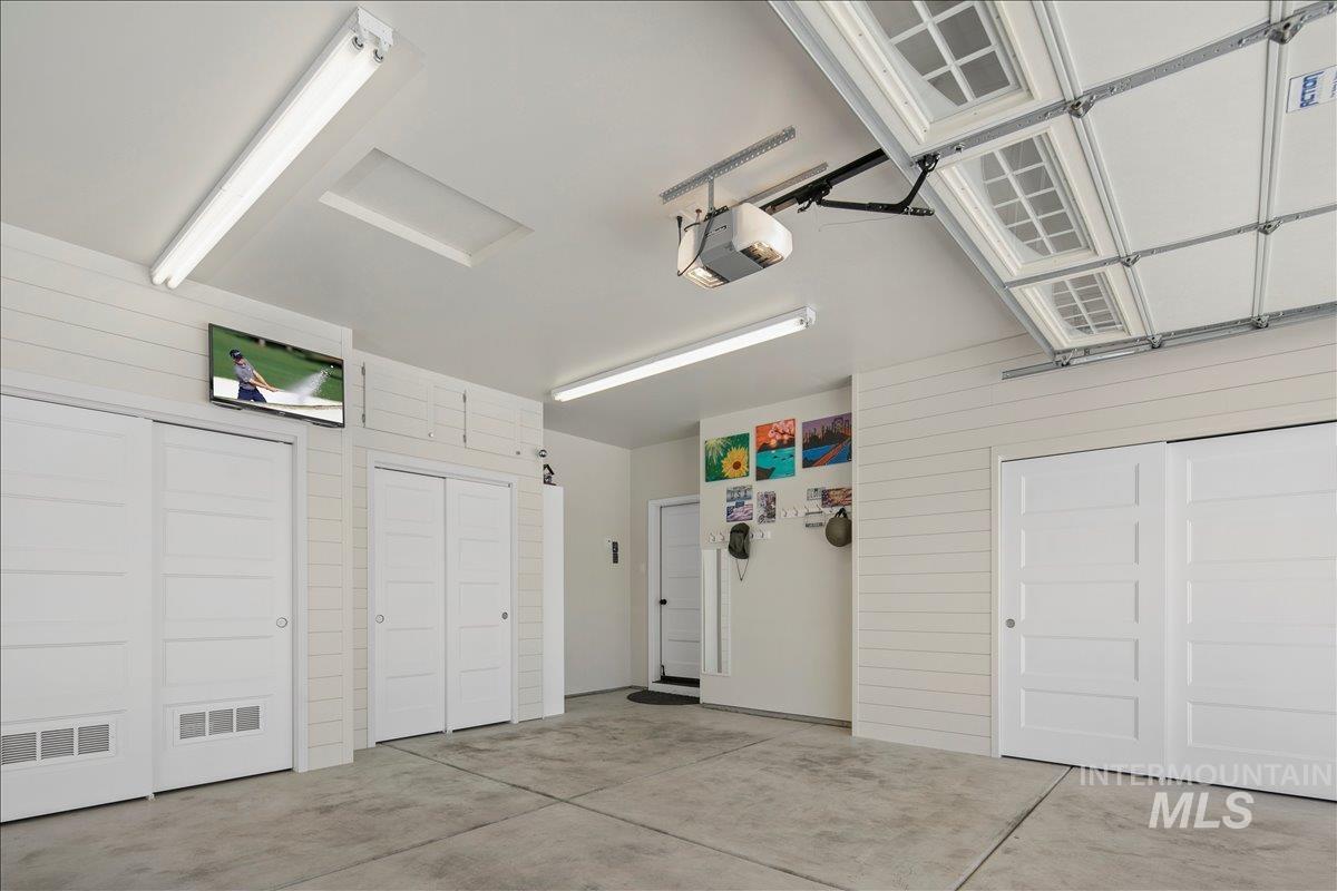 6119 N Farleigh Ave, Meridian, Idaho 83646, 5 Bedrooms, 3 Bathrooms, Residential For Sale, Price $1,139,000, 98979792