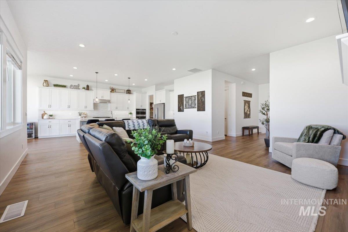 5512 N Ebony Way, Meridian, Idaho 83646, 4 Bedrooms, 3 Bathrooms, Residential For Sale, Price $679,000, 98979793