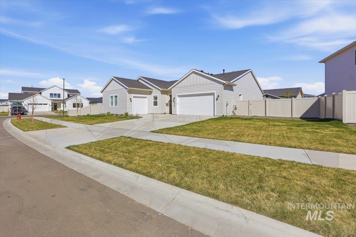 5512 N Ebony Way, Meridian, Idaho 83646, 4 Bedrooms, 3 Bathrooms, Residential For Sale, Price $679,000, 98979793