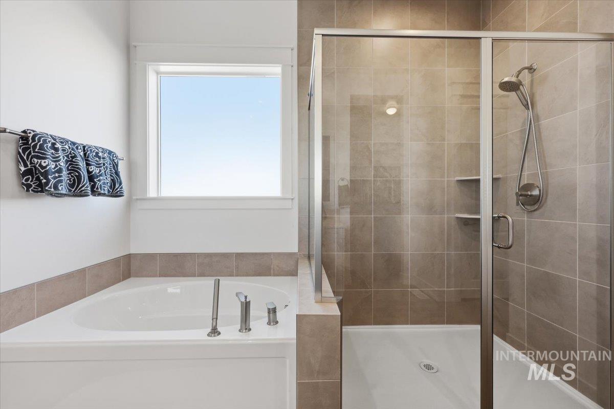 5512 N Ebony Way, Meridian, Idaho 83646, 4 Bedrooms, 3 Bathrooms, Residential For Sale, Price $679,000, 98979793