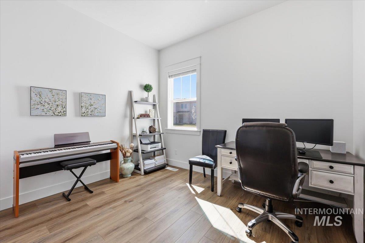 5512 N Ebony Way, Meridian, Idaho 83646, 4 Bedrooms, 3 Bathrooms, Residential For Sale, Price $679,000, 98979793