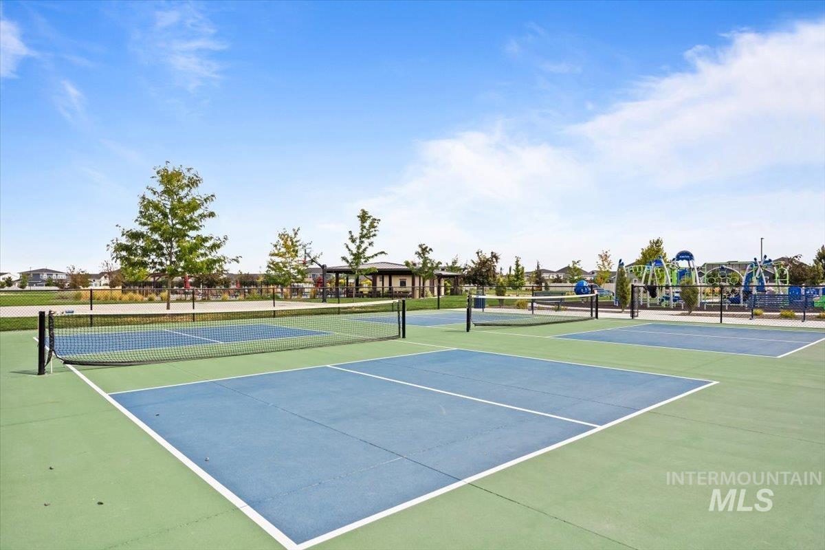 5512 N Ebony Way, Meridian, Idaho 83646, 4 Bedrooms, 3 Bathrooms, Residential For Sale, Price $679,000, 98979793