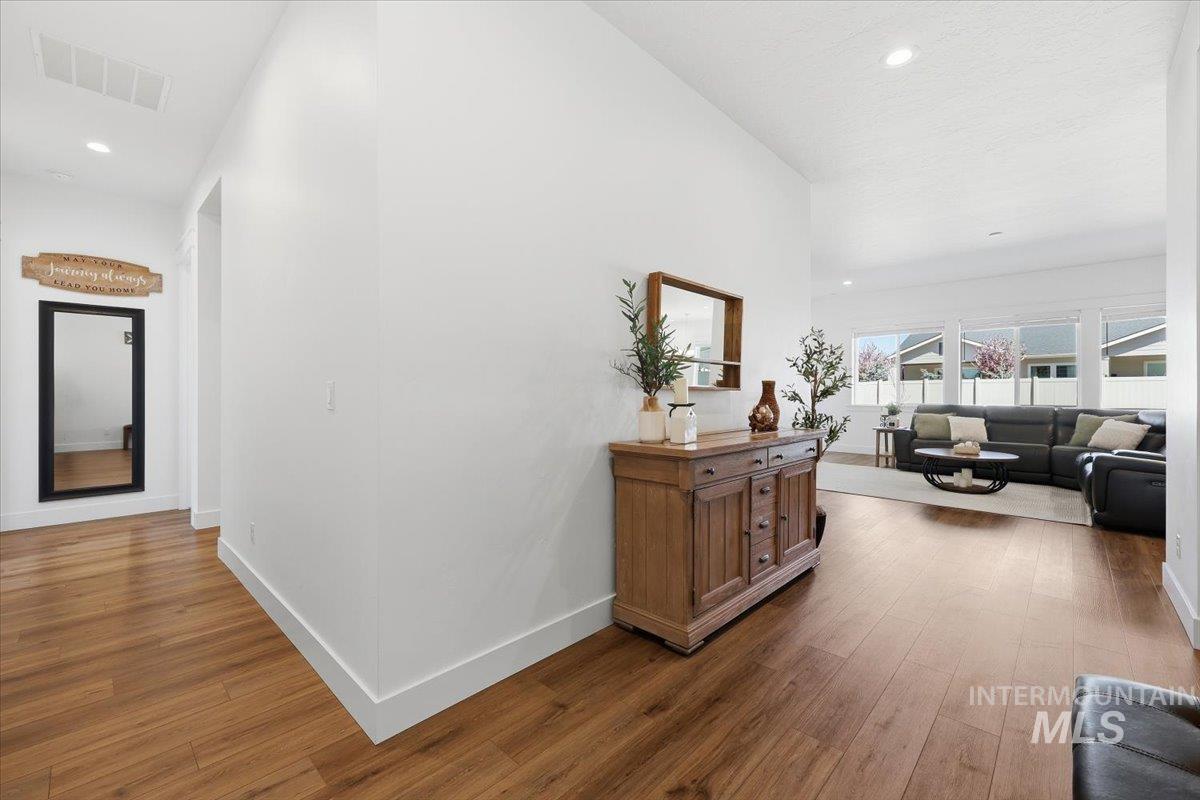 5512 N Ebony Way, Meridian, Idaho 83646, 4 Bedrooms, 3 Bathrooms, Residential For Sale, Price $679,000, 98979793