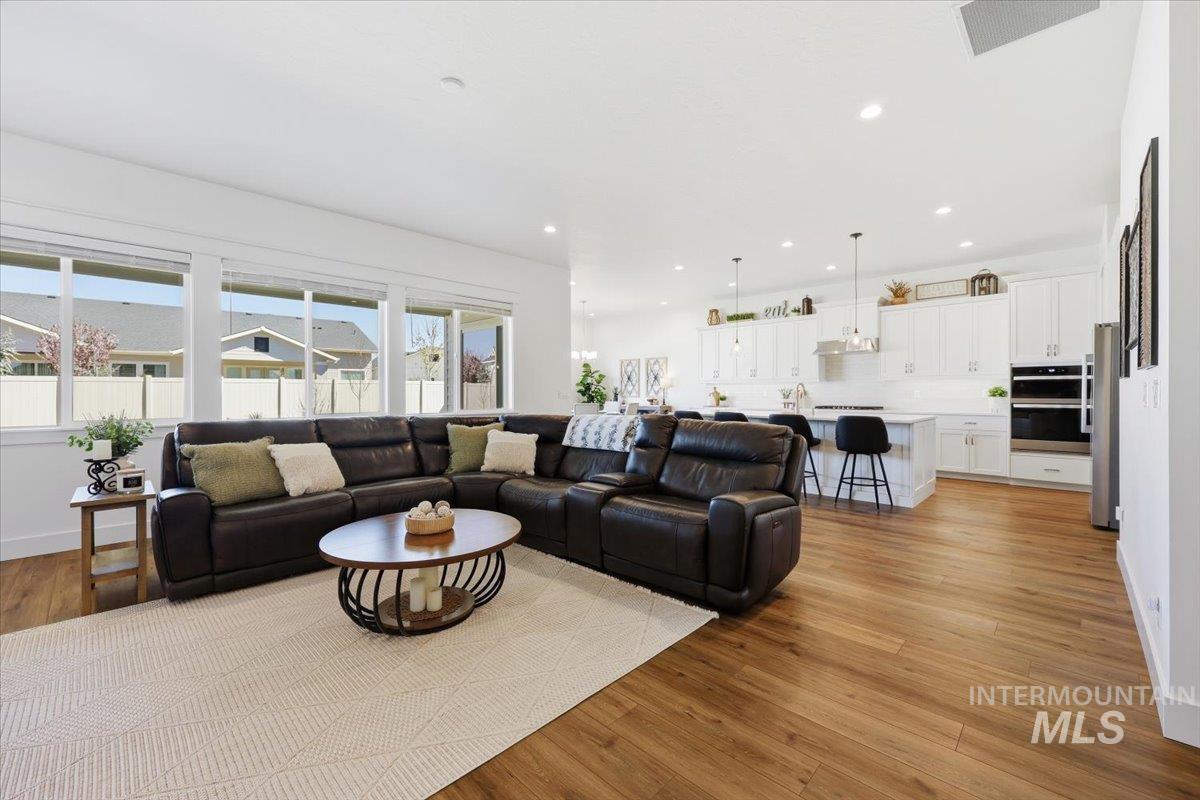 5512 N Ebony Way, Meridian, Idaho 83646, 4 Bedrooms, 3 Bathrooms, Residential For Sale, Price $679,000, 98979793