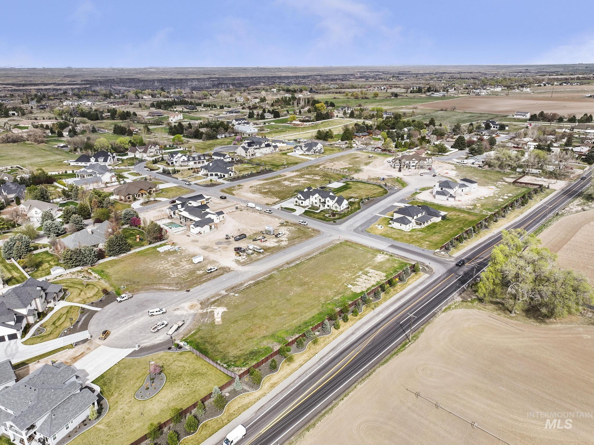 3280 Peytons Pl, Twin Falls, Idaho 83301, 3 Bedrooms, 3 Bathrooms, Residential For Sale, Price $927,500,MLS 98979795