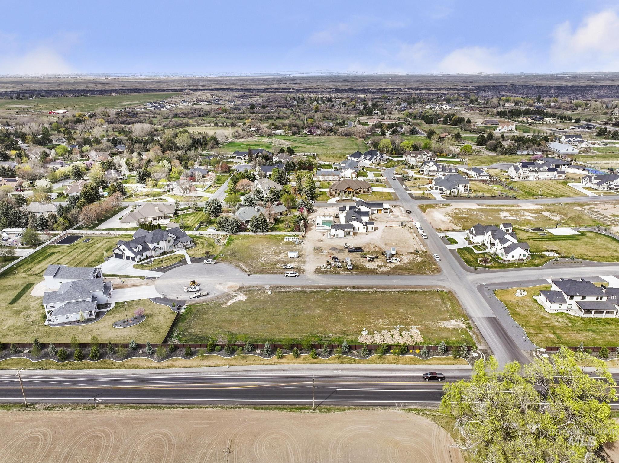 3280 Peytons Pl, Twin Falls, Idaho 83301, 3 Bedrooms, 3 Bathrooms, Residential For Sale, Price $927,500,MLS 98979795