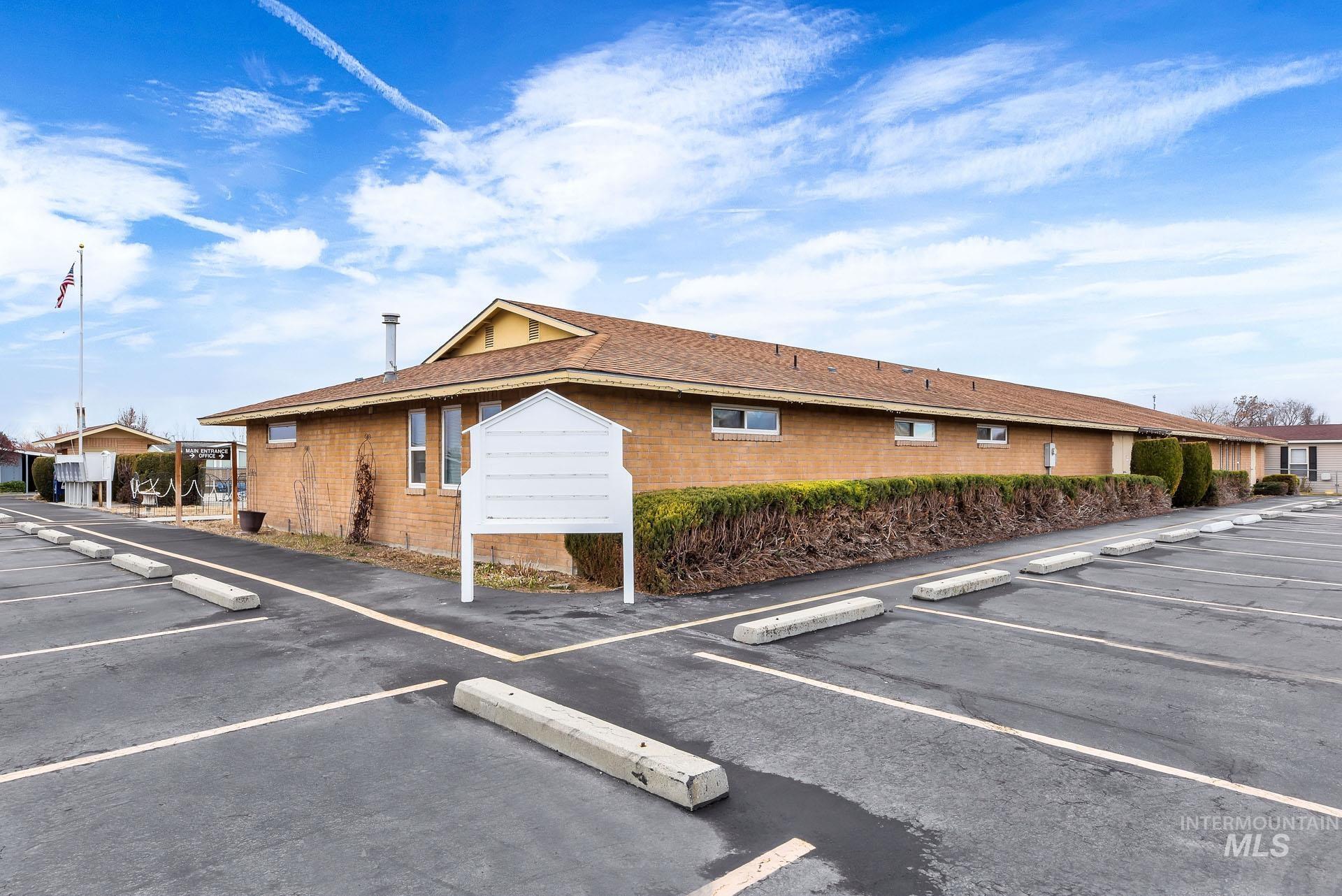 1907 W Flamingo Ave Unit 53, Nampa, Idaho 83651-1681, 2 Bedrooms, 2 Bathrooms, Residential For Sale, Price $159,500, 98979802