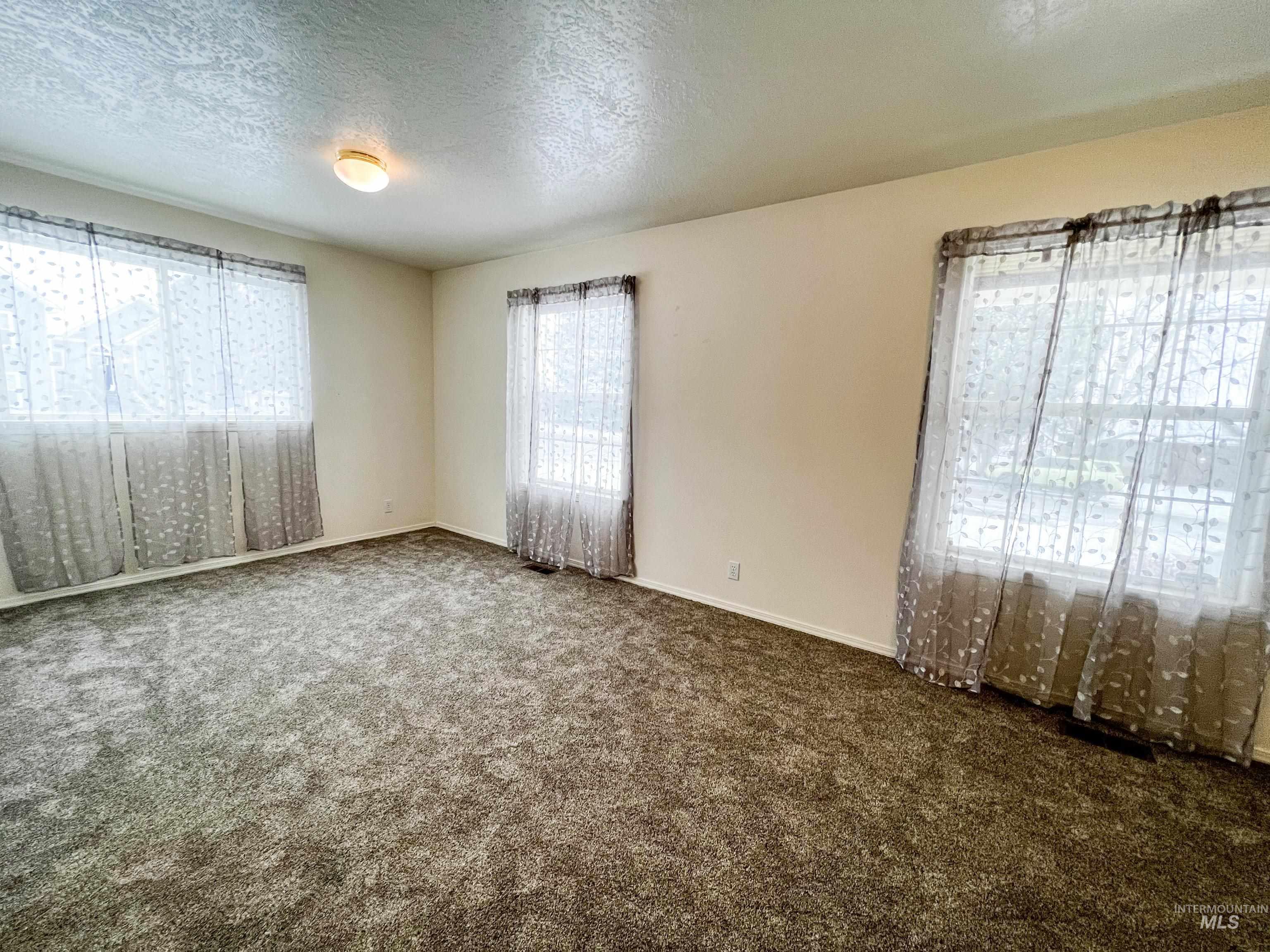 875 Hughes Drive, Payette, Idaho 83661, 5 Bedrooms, 3 Bathrooms, Residential For Sale, Price $484,000, 98979806