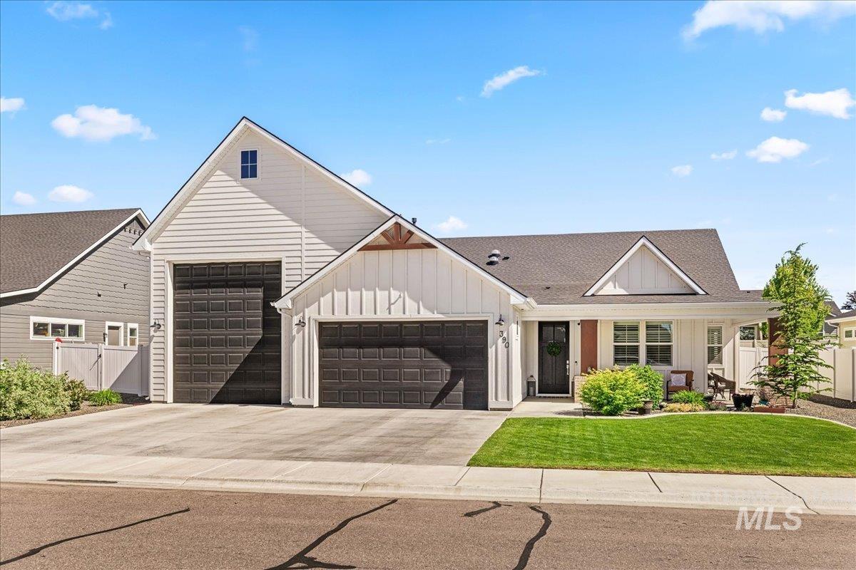 390 Fox Lantern Ct, Middleton, Idaho 83644, 4 Bedrooms, 2.5 Bathrooms, Residential For Sale, Price $760,000, 98979808