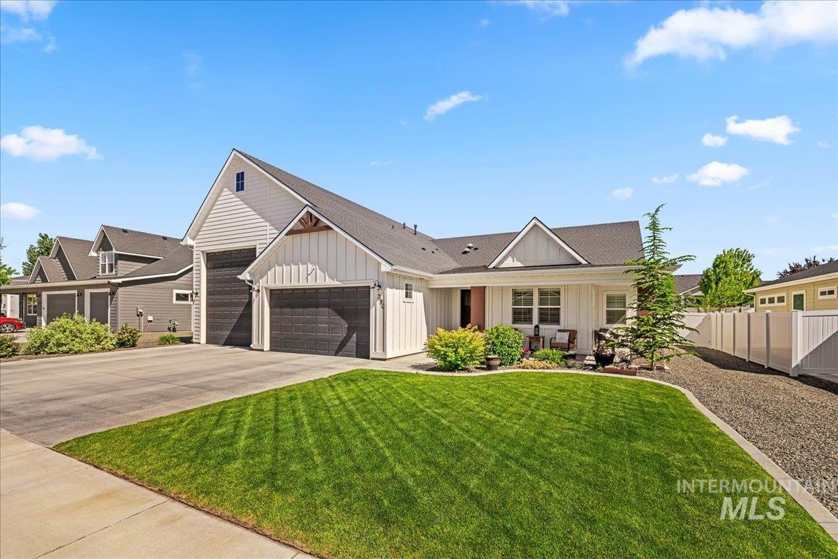 390 Fox Lantern Ct, Middleton, Idaho 83644, 4 Bedrooms, 2.5 Bathrooms, Residential For Sale, Price $760,000, 98979808