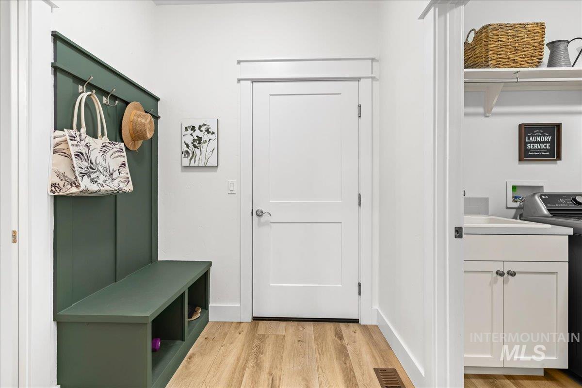 390 Fox Lantern Ct, Middleton, Idaho 83644, 4 Bedrooms, 2.5 Bathrooms, Residential For Sale, Price $760,000, 98979808