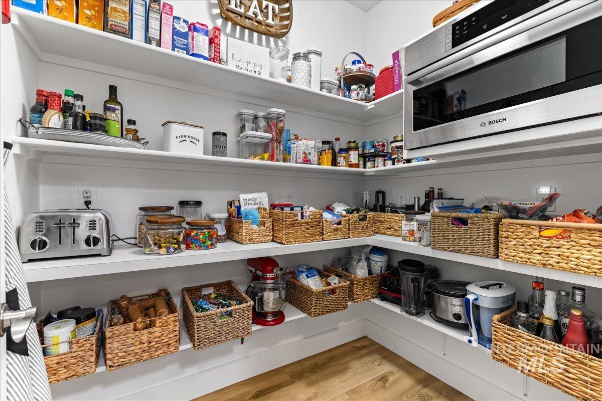 390 Fox Lantern Ct, Middleton, Idaho 83644, 4 Bedrooms, 2.5 Bathrooms, Residential For Sale, Price $760,000, 98979808