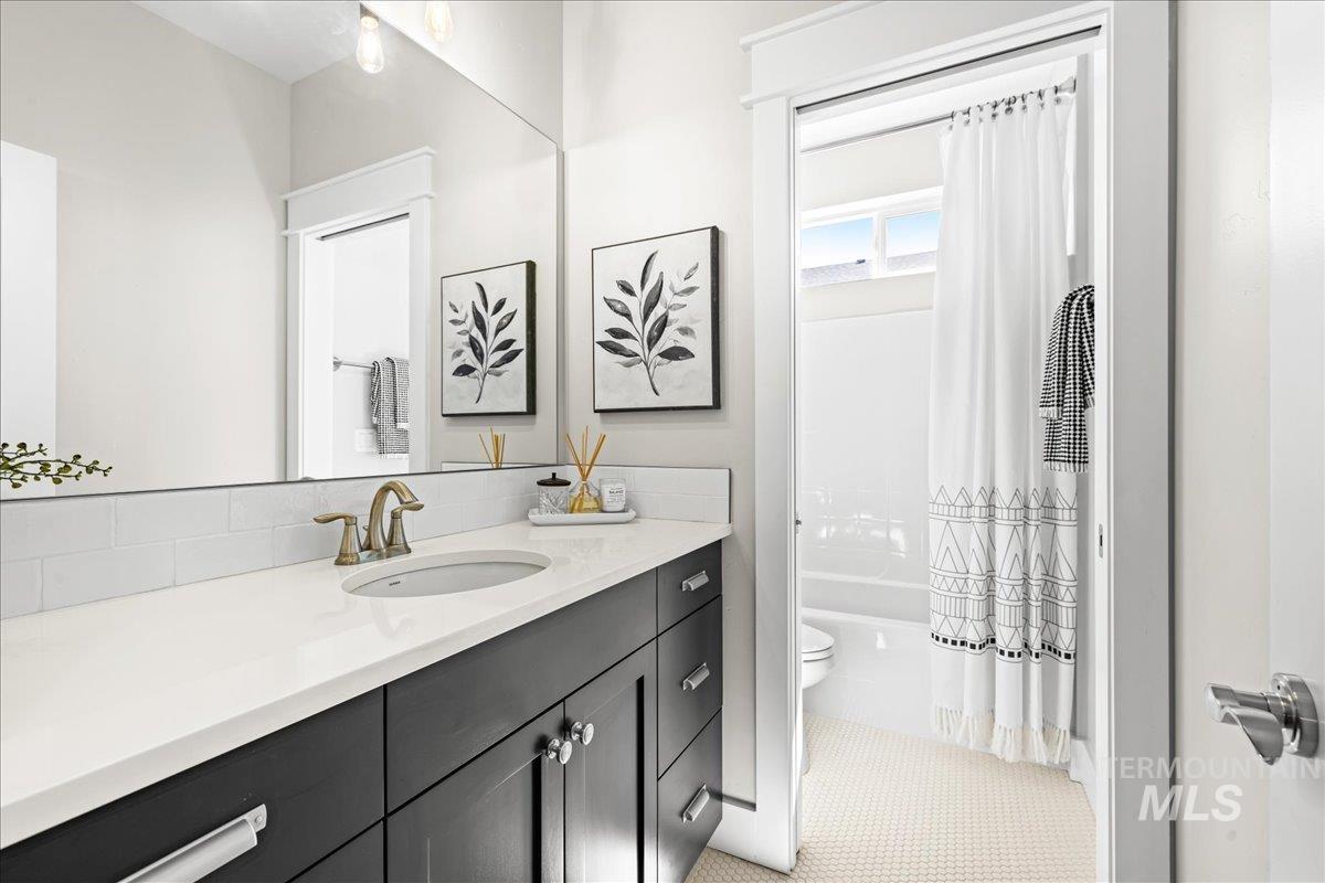 390 Fox Lantern Ct, Middleton, Idaho 83644, 4 Bedrooms, 2.5 Bathrooms, Residential For Sale, Price $760,000, 98979808