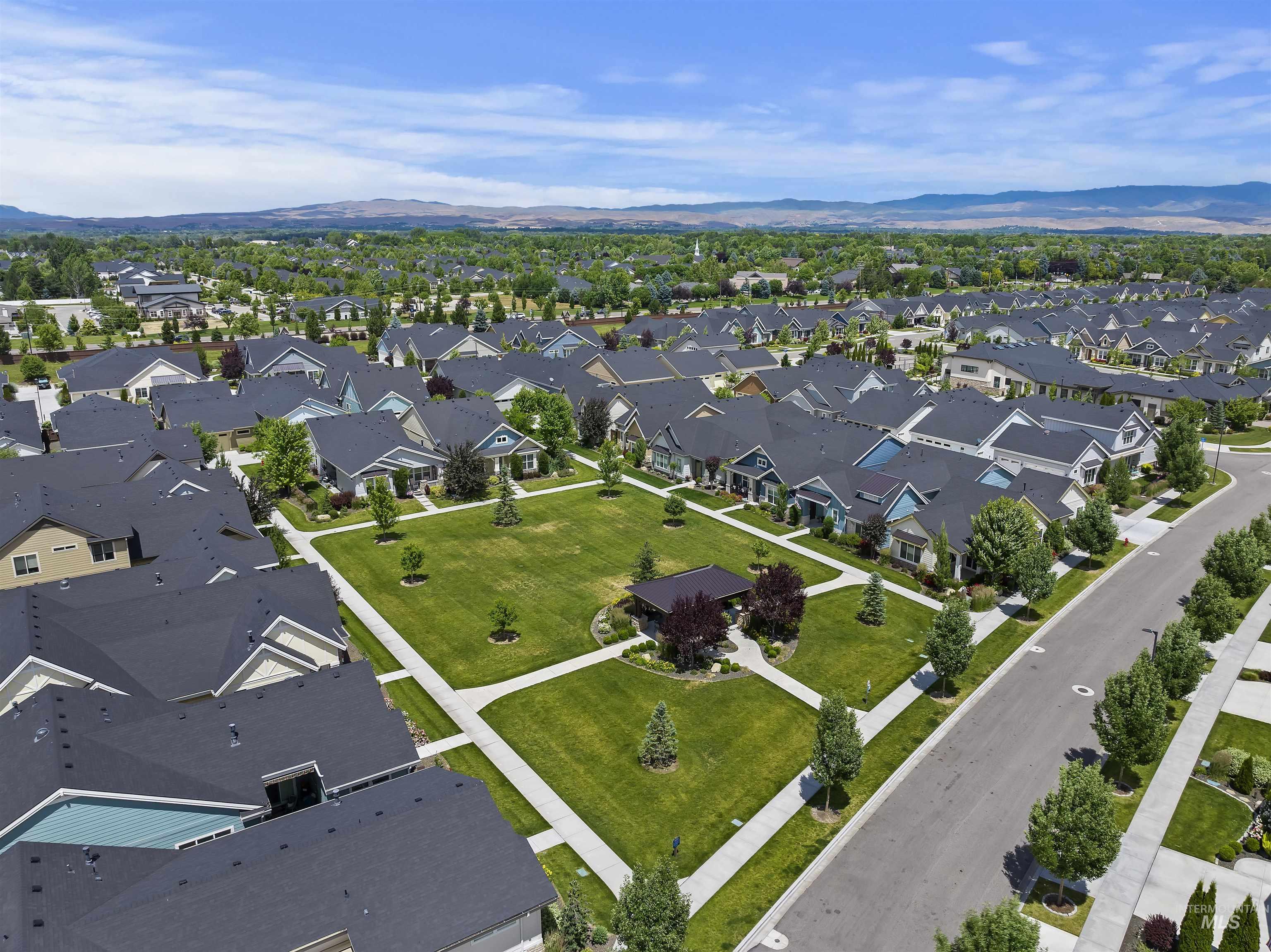 6164 N Winward Ln, Meridian, Idaho 83646, 1 Bedroom, 1.5 Bathrooms, Residential For Sale, Price $450,000, 98979809