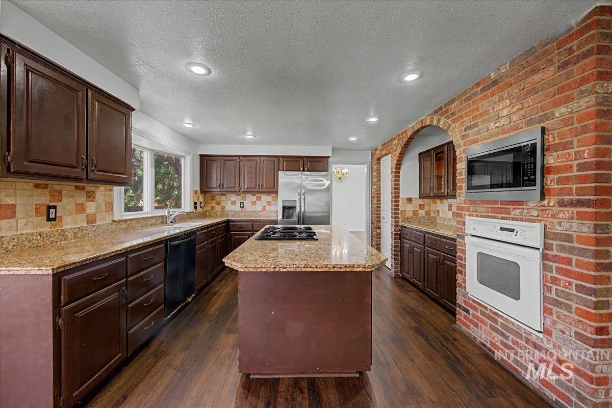 10016 W Alliance Dr, Boise, Idaho 83704, 5 Bedrooms, 3.5 Bathrooms, Residential For Sale, Price $599,000, 98979810