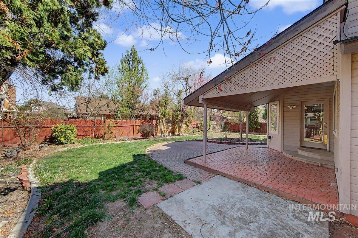 10016 W Alliance Dr, Boise, Idaho 83704, 5 Bedrooms, 3.5 Bathrooms, Residential For Sale, Price $599,000, 98979810