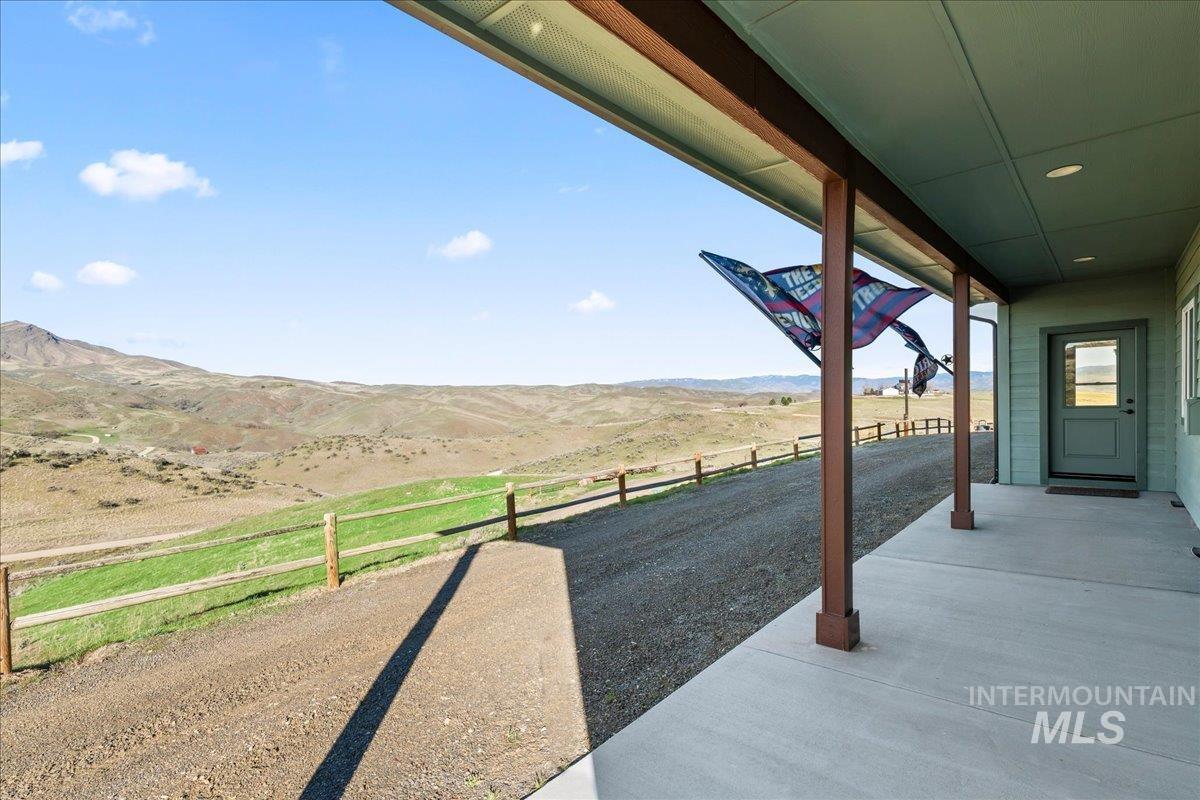 5225 Hidden Hollow Ln, Emmett, Idaho 83617, 3 Bedrooms, 2.5 Bathrooms, Residential For Sale, Price $999,900, 98979813