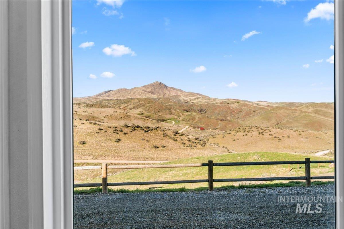 5225 Hidden Hollow Ln, Emmett, Idaho 83617, 3 Bedrooms, 2.5 Bathrooms, Residential For Sale, Price $1,150,000, 98979813