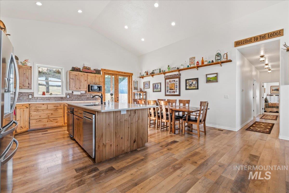 5225 Hidden Hollow Ln, Emmett, Idaho 83617, 3 Bedrooms, 2.5 Bathrooms, Residential For Sale, Price $1,150,000, 98979813