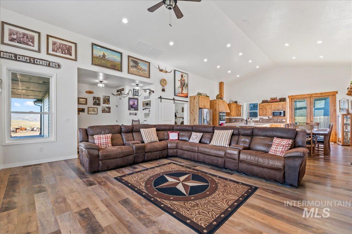 5225 Hidden Hollow Ln, Emmett, Idaho 83617, 3 Bedrooms, 2.5 Bathrooms, Residential For Sale, Price $999,900,MLS 98979813