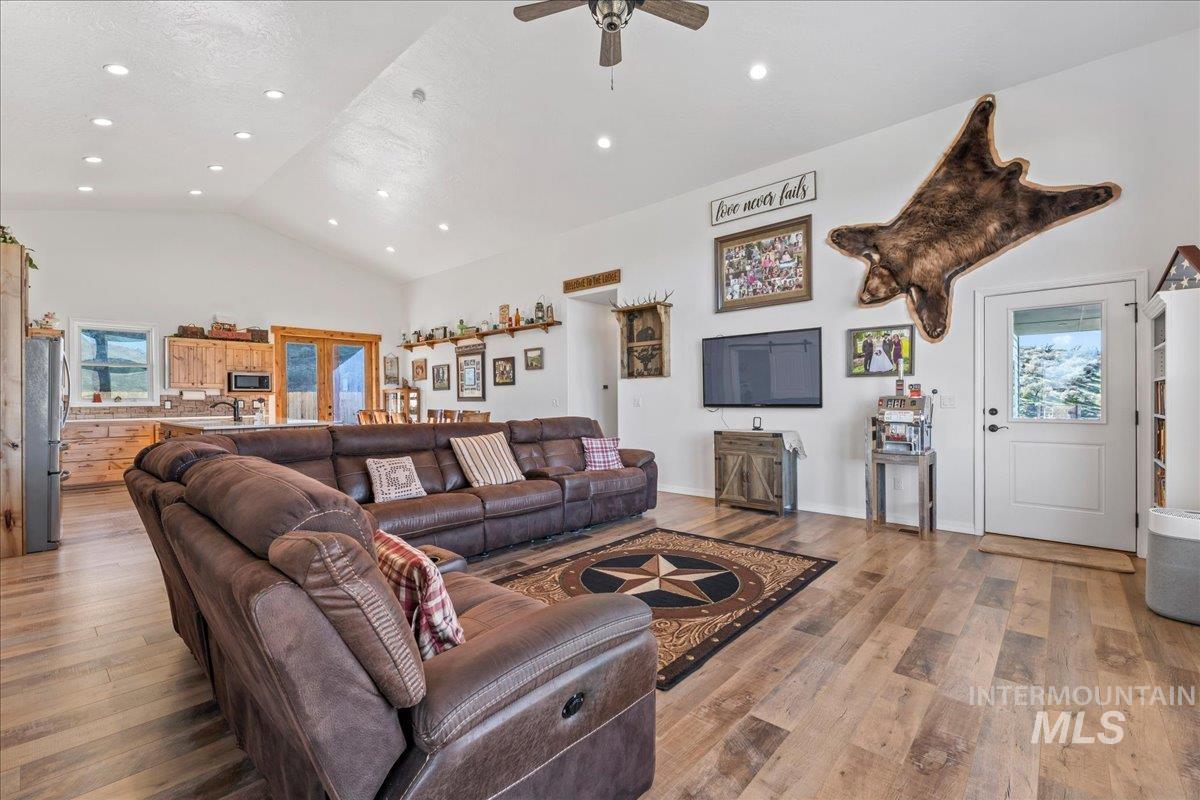5225 Hidden Hollow Ln, Emmett, Idaho 83617, 3 Bedrooms, 2.5 Bathrooms, Residential For Sale, Price $999,900,MLS 98979813