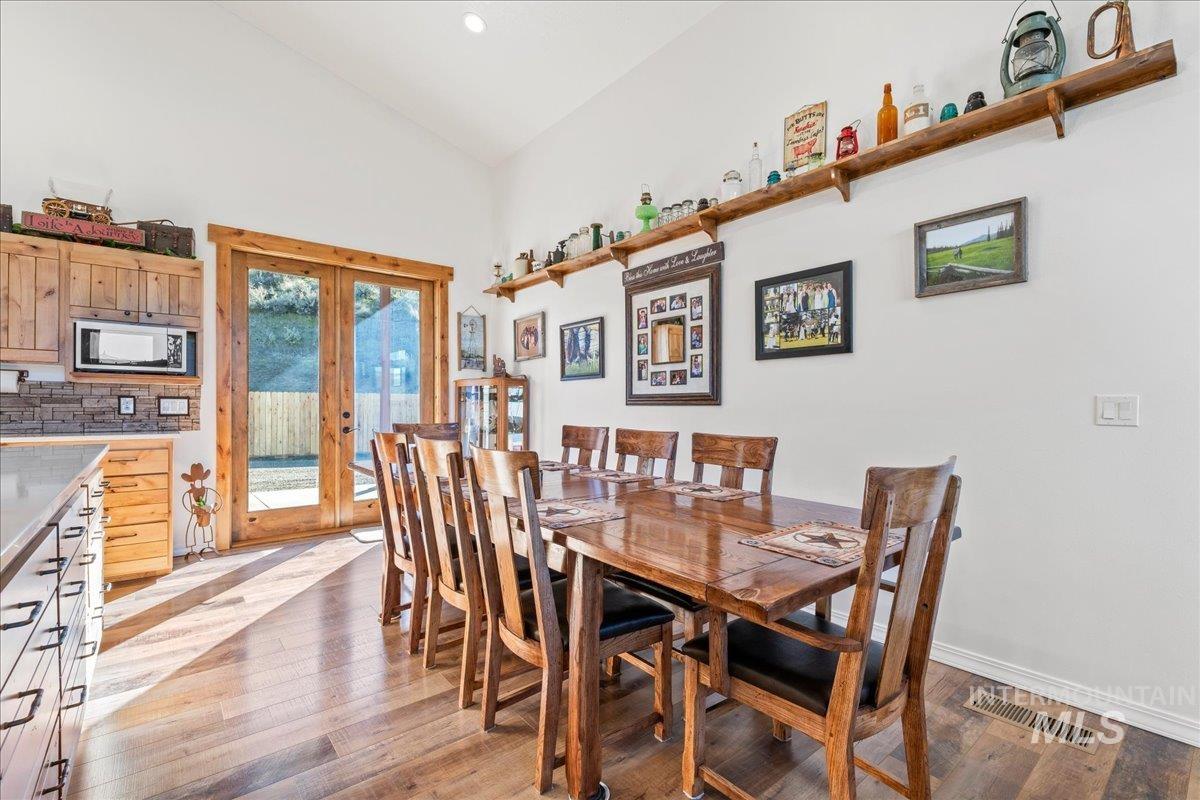 5225 Hidden Hollow Ln, Emmett, Idaho 83617, 3 Bedrooms, 2.5 Bathrooms, Residential For Sale, Price $1,150,000, 98979813