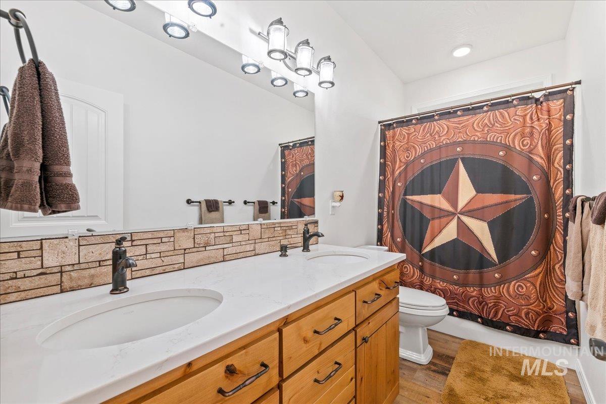 5225 Hidden Hollow Ln, Emmett, Idaho 83617, 3 Bedrooms, 2.5 Bathrooms, Residential For Sale, Price $1,150,000, 98979813